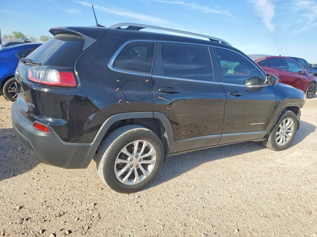 2019 Jeep Cherokee Latitude - Image 3