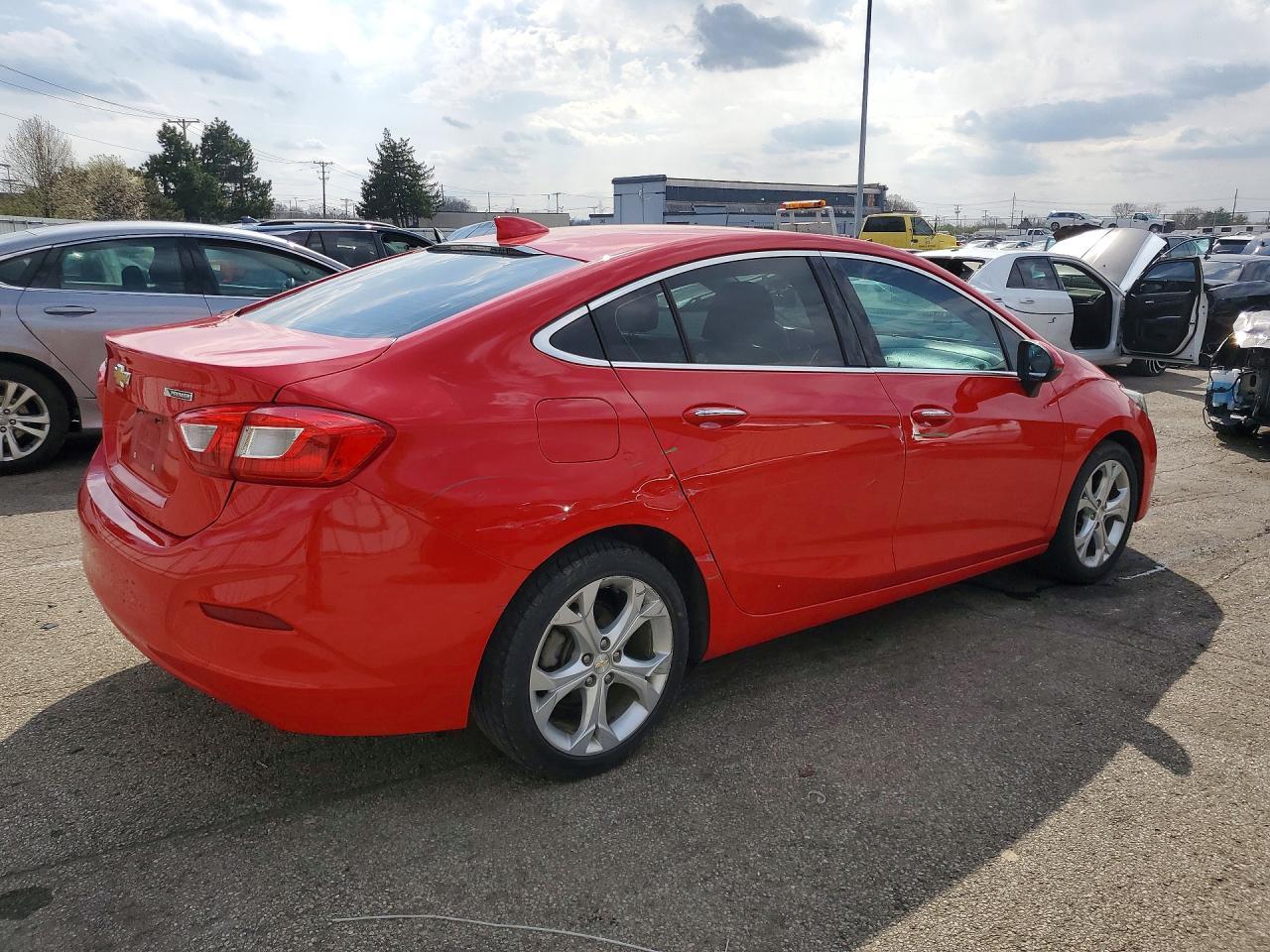 2017 Chevrolet Cruze Premier - Image 3