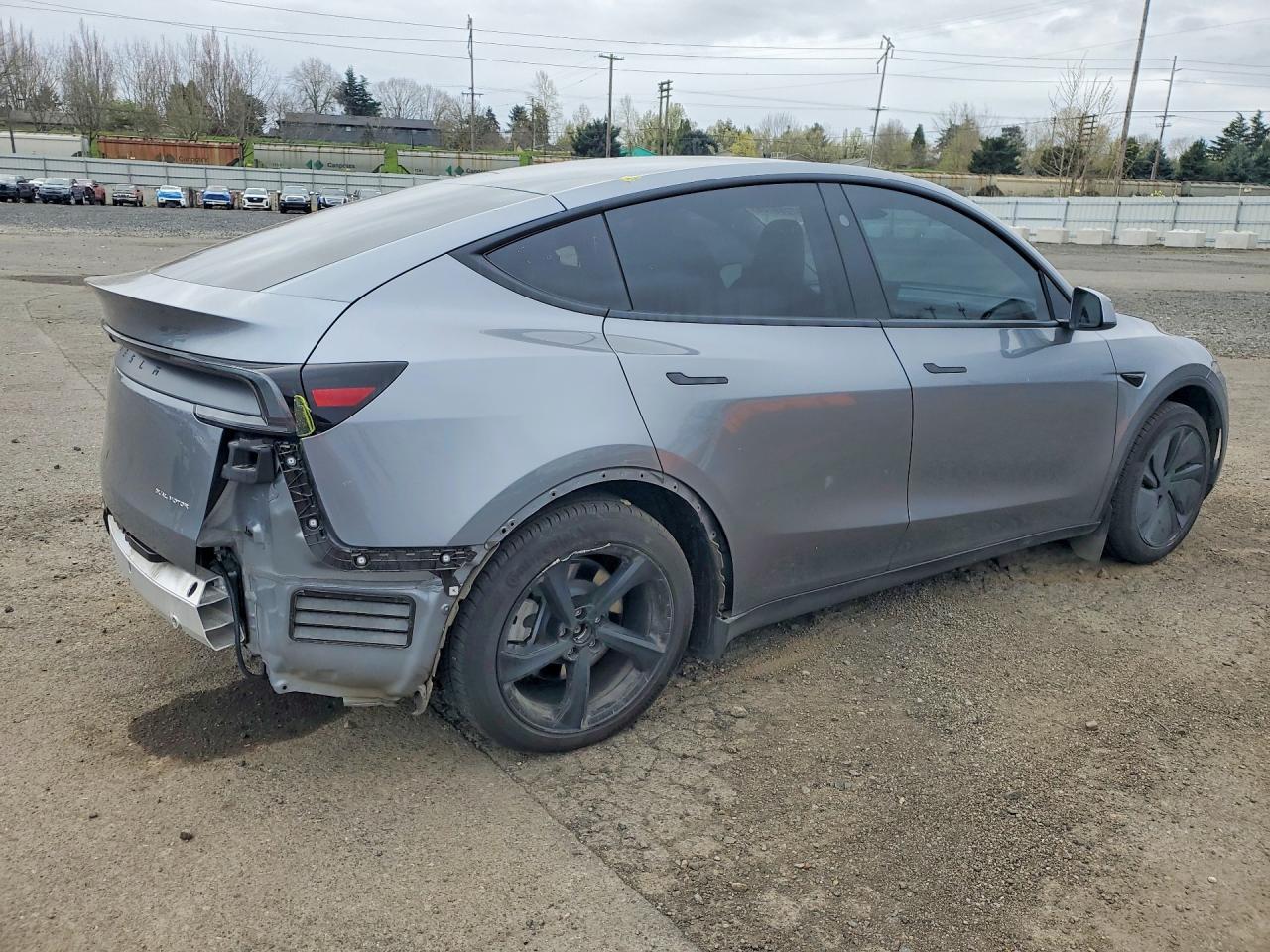 2026 Tesla Model Y - Фото 3