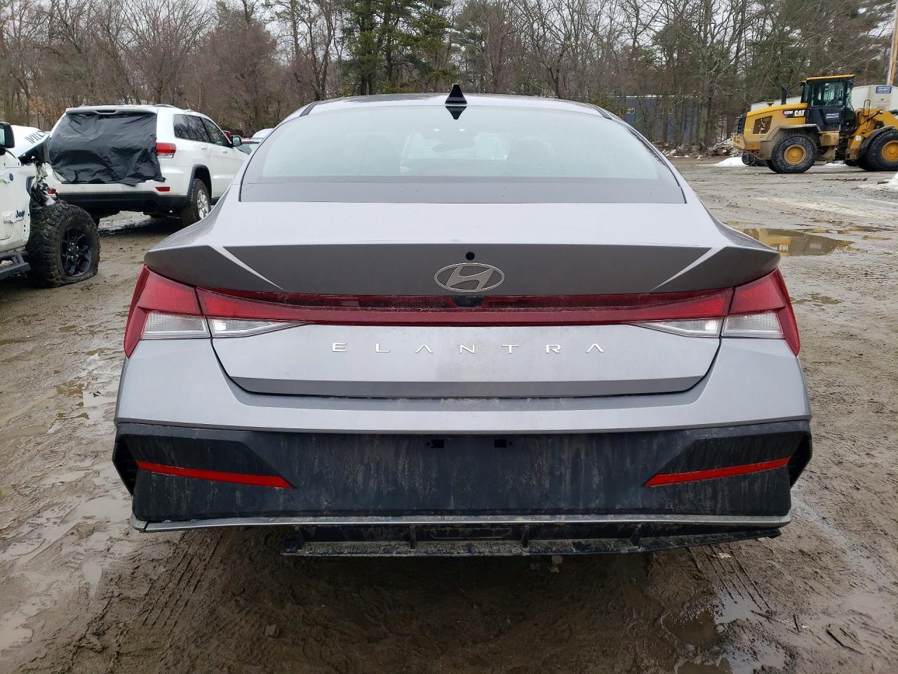2025 Hyundai Elantra Se - Image 6