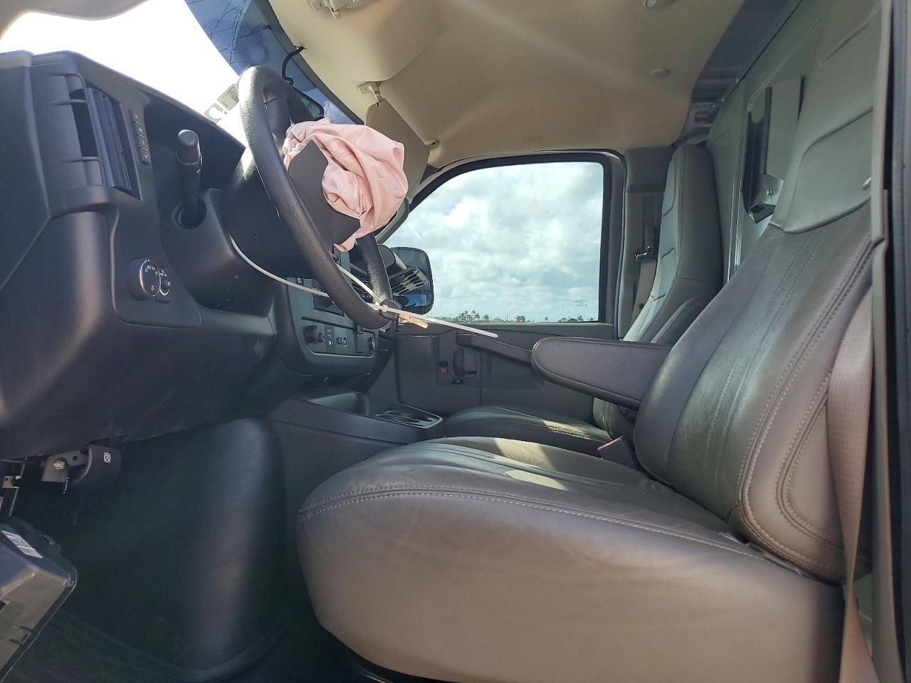 2024 Chevrolet Express G2500 - Фото 7