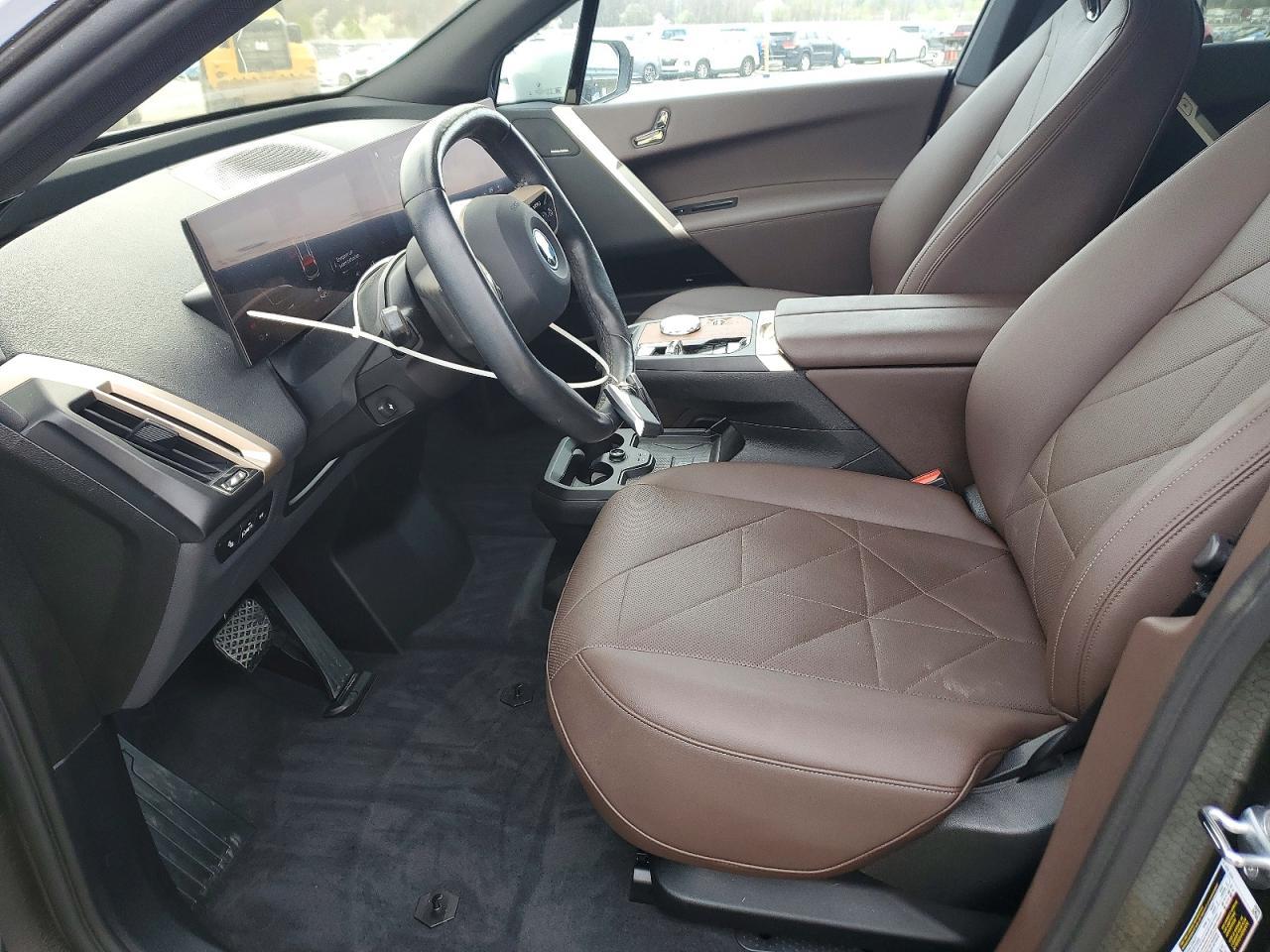 2022 BMW Ix xDrive50 - Фото 7