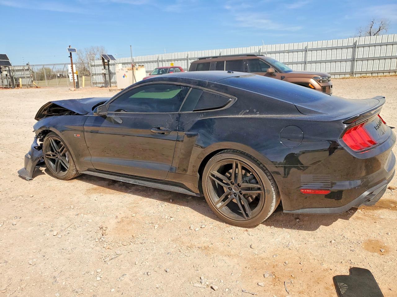 2019 Ford Mustang Gt - Фото 2