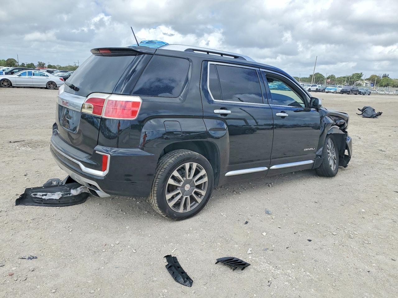 2017 GMC Terrain Denali - Image 3