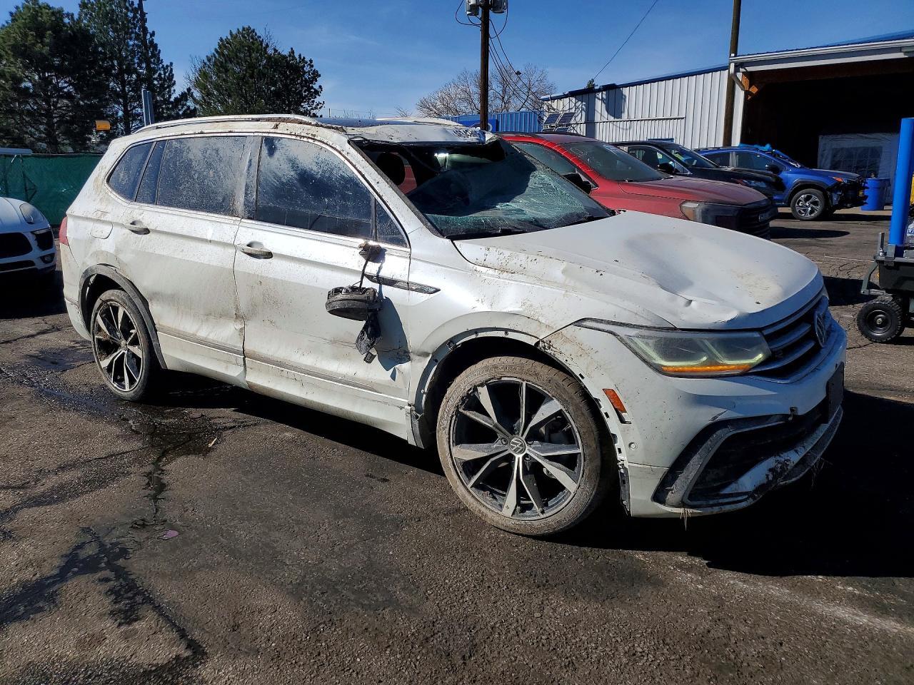 2022 Volkswagen Tiguan Sel R-Line - Image 4