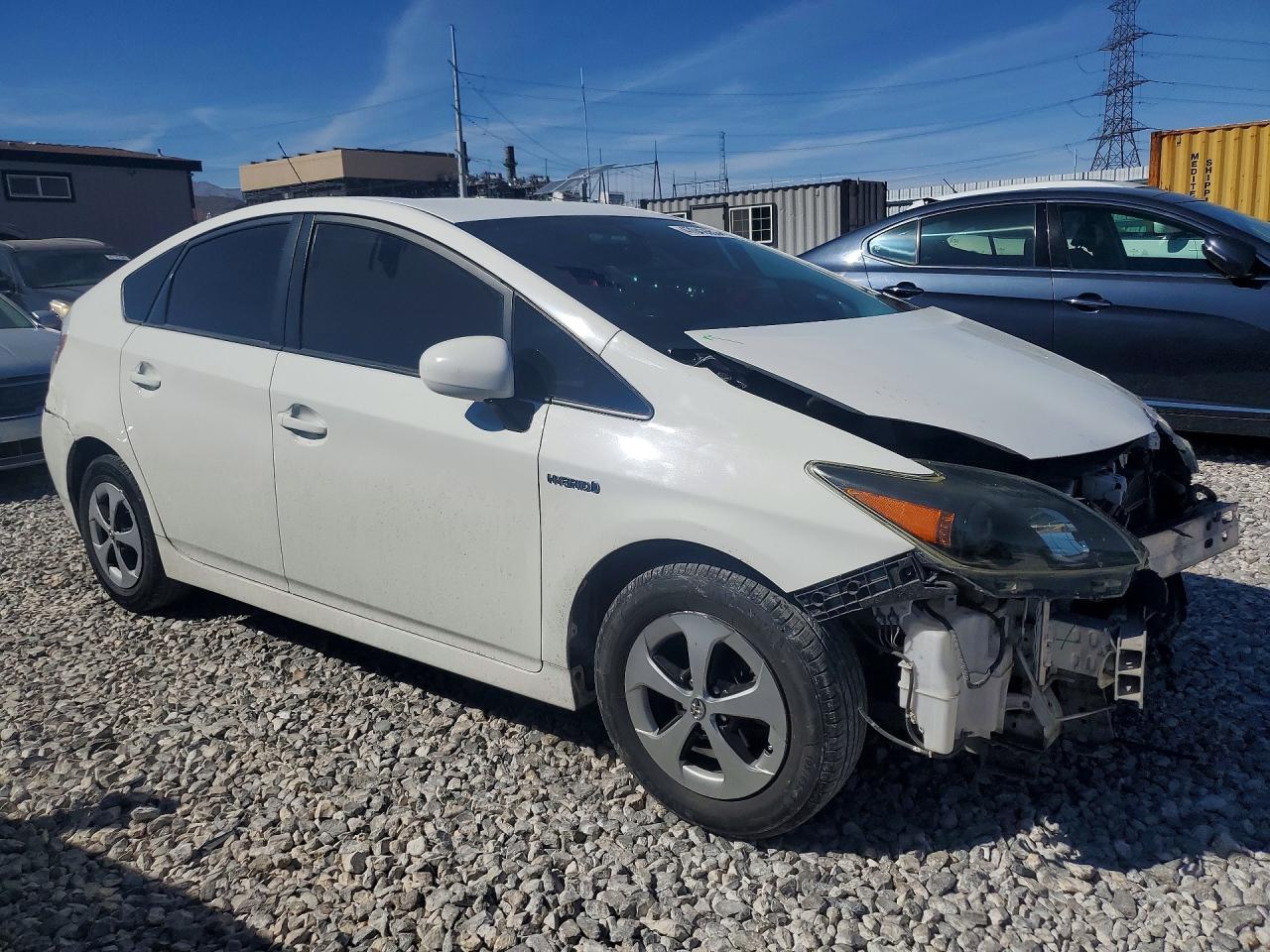 2014 Toyota Prius Three - Image 4