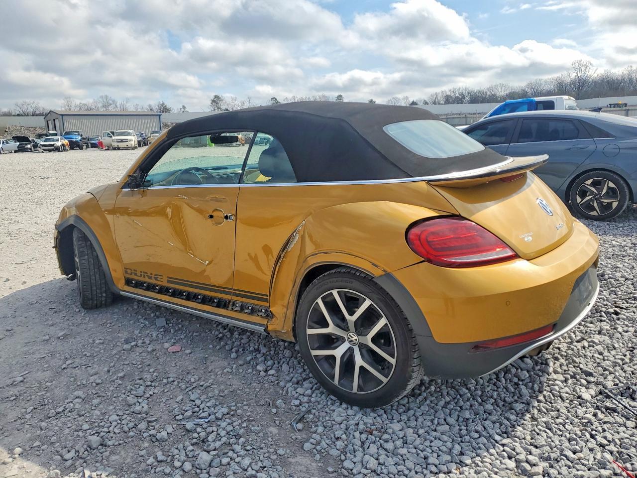 2017 Volkswagen Beetle Dune - Фото 2