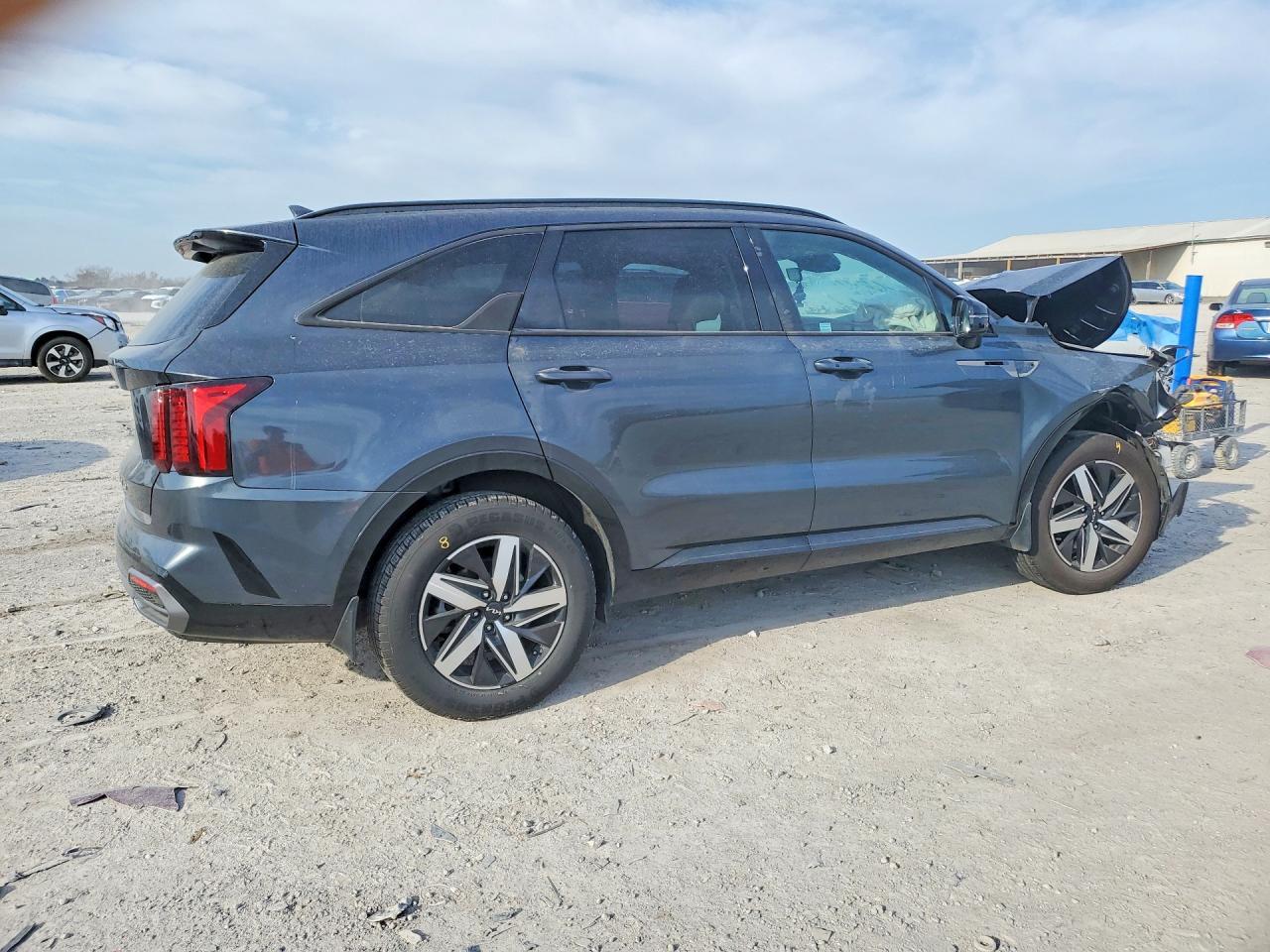 2022 Kia Sorento S - Фото 3