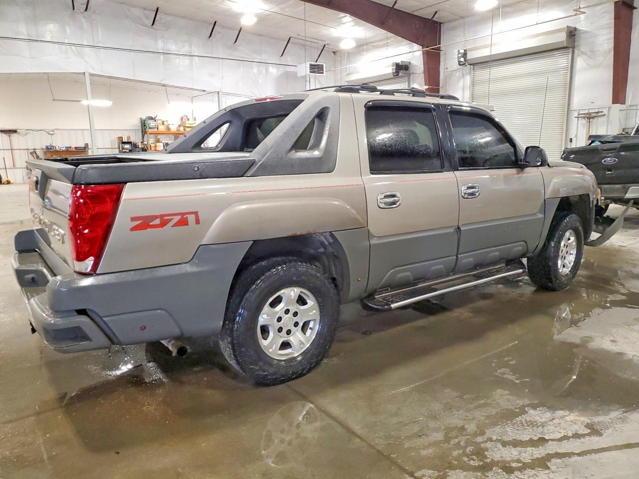 2002 Chevrolet Avalanche K1500 - Image 3