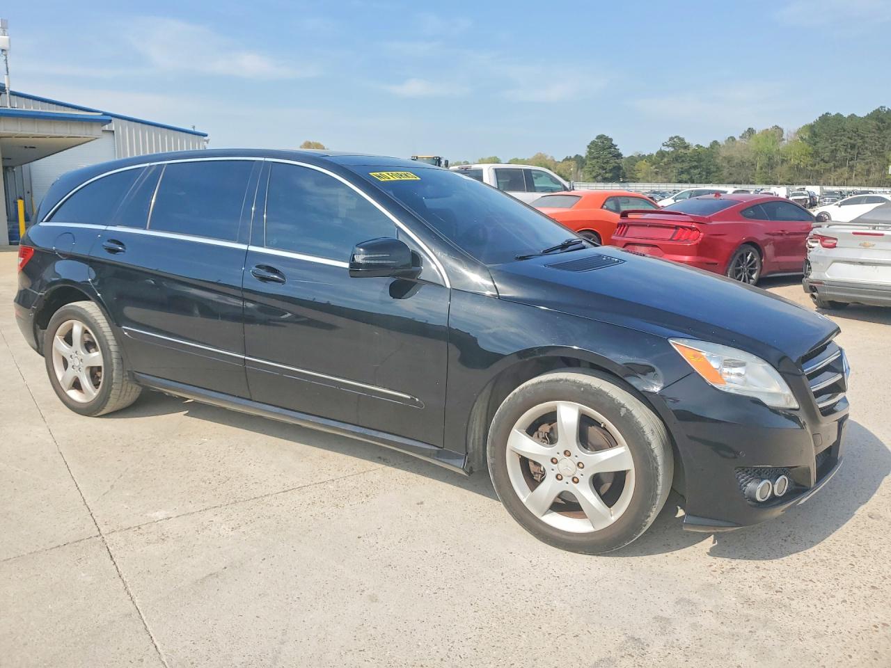 2011 Mercedes-Benz R 350 4Matic - Image 4