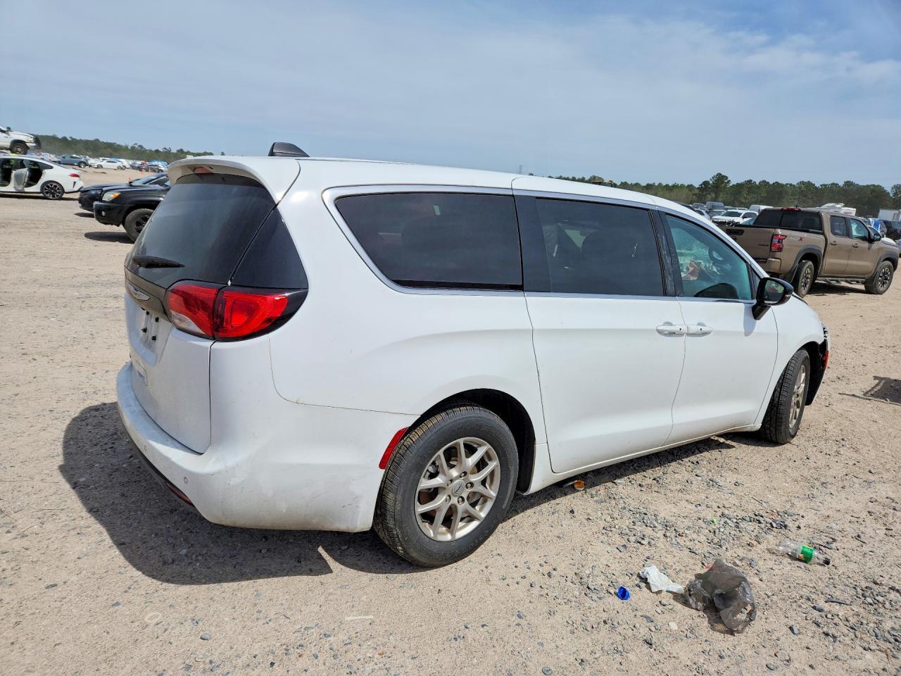 2025 Chrysler Voyager Lx - Фото 3