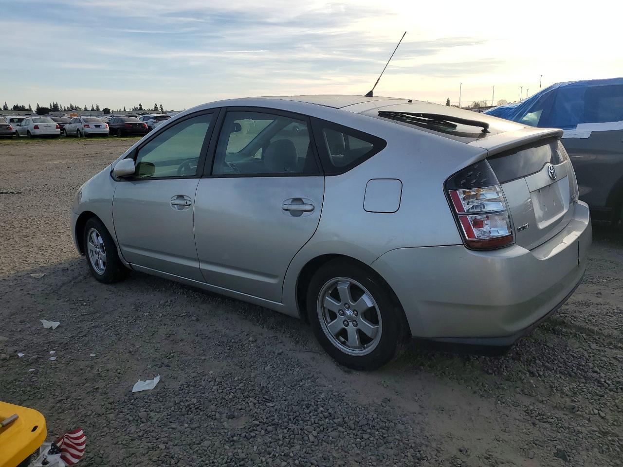 2004 Toyota Prius Base - Image 2