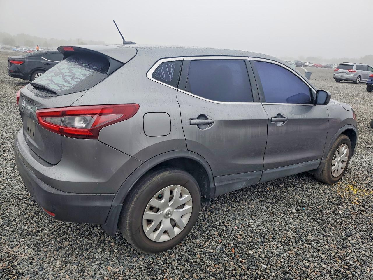 2020 Nissan Rogue Sport S - Фото 3