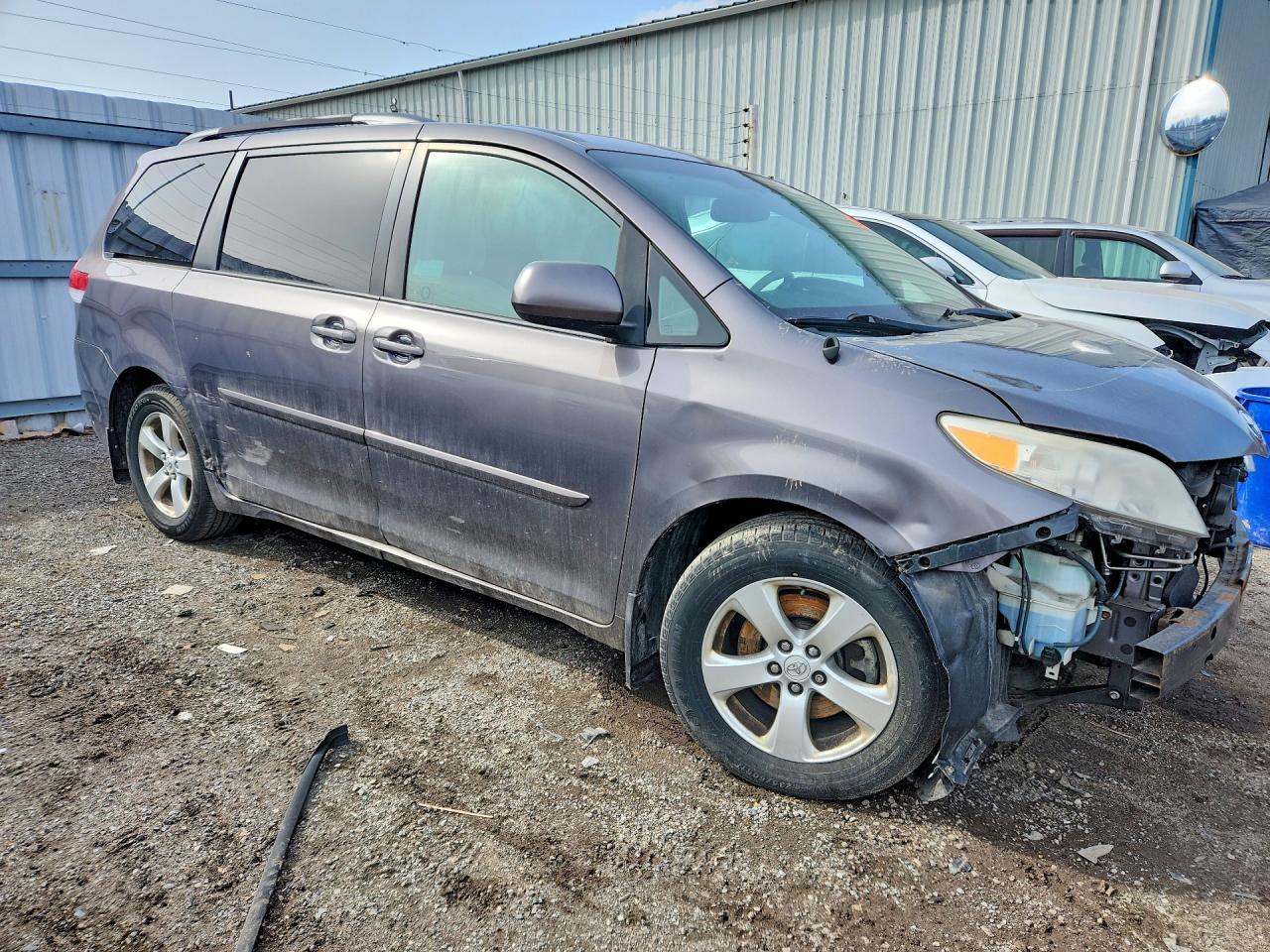 2013 Toyota Truck/Van Sienna Le V6 - Image 4