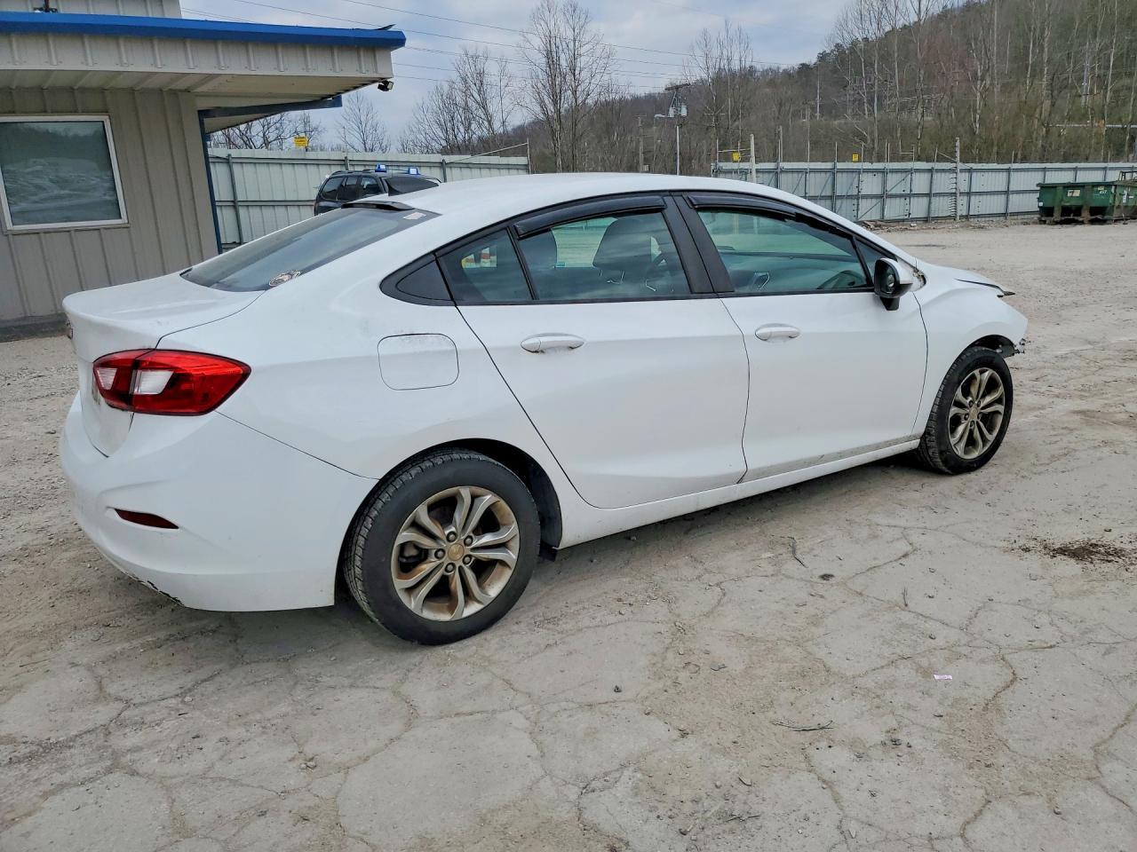 2019 Chevrolet Cruze Ls - Фото 3