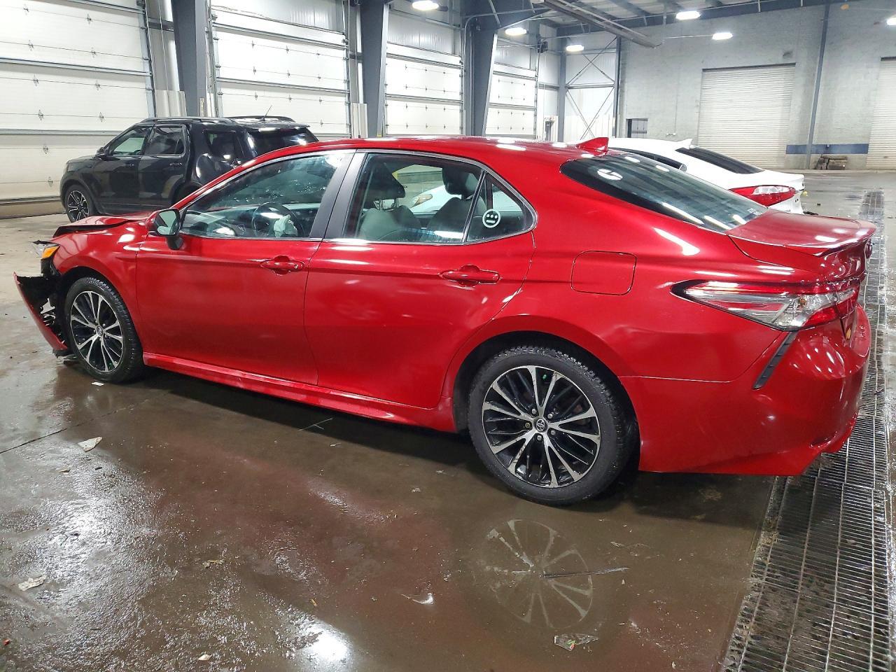2019 Toyota Camry Se - Фото 2