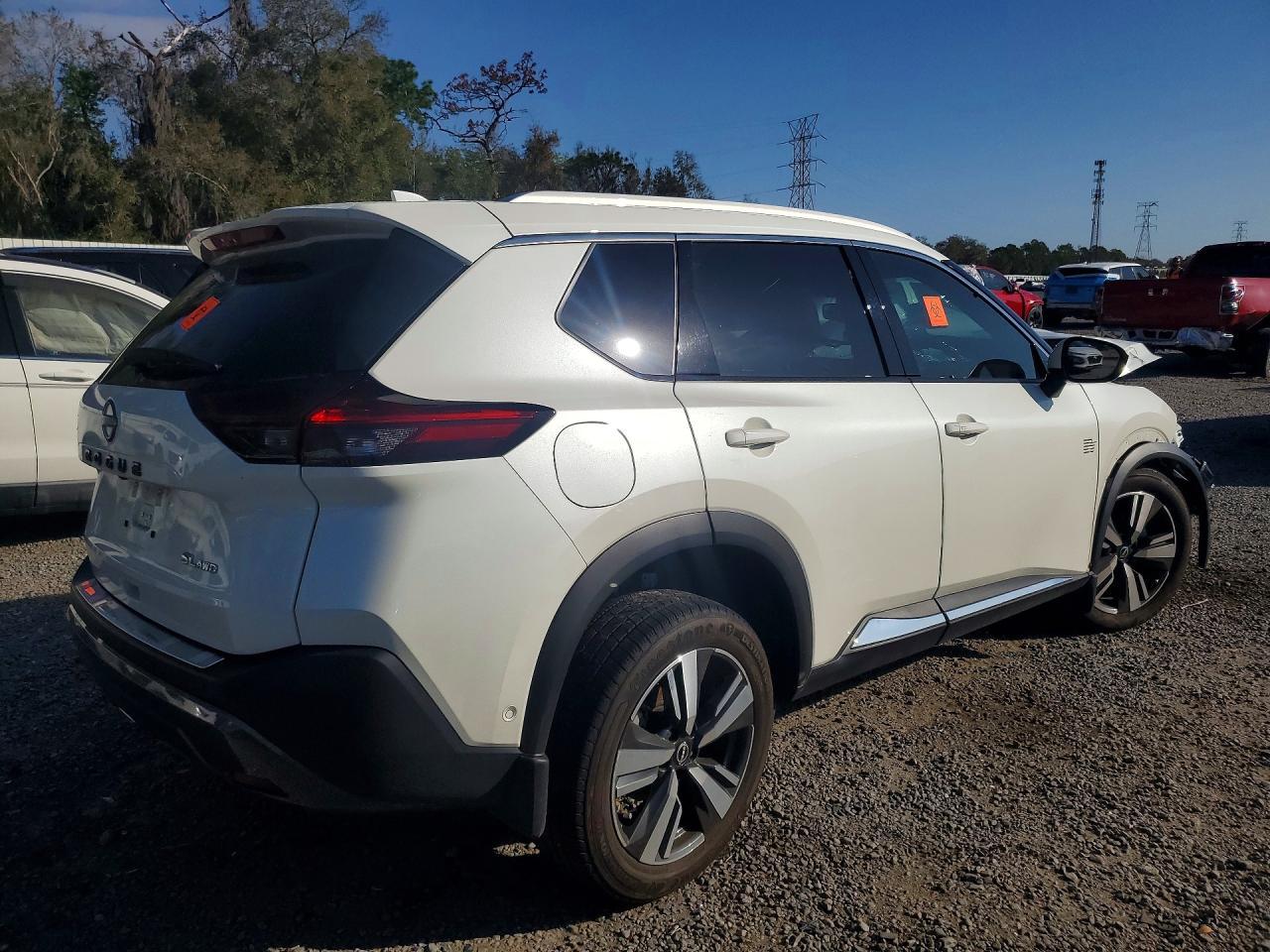 2023 Nissan Rogue Sl - Image 3