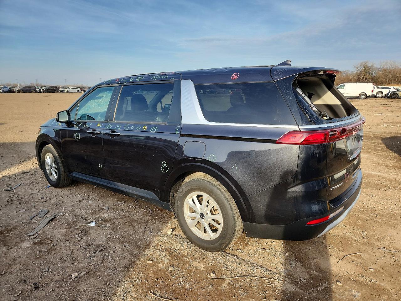 2024 Kia Carnival Lx - Image 2
