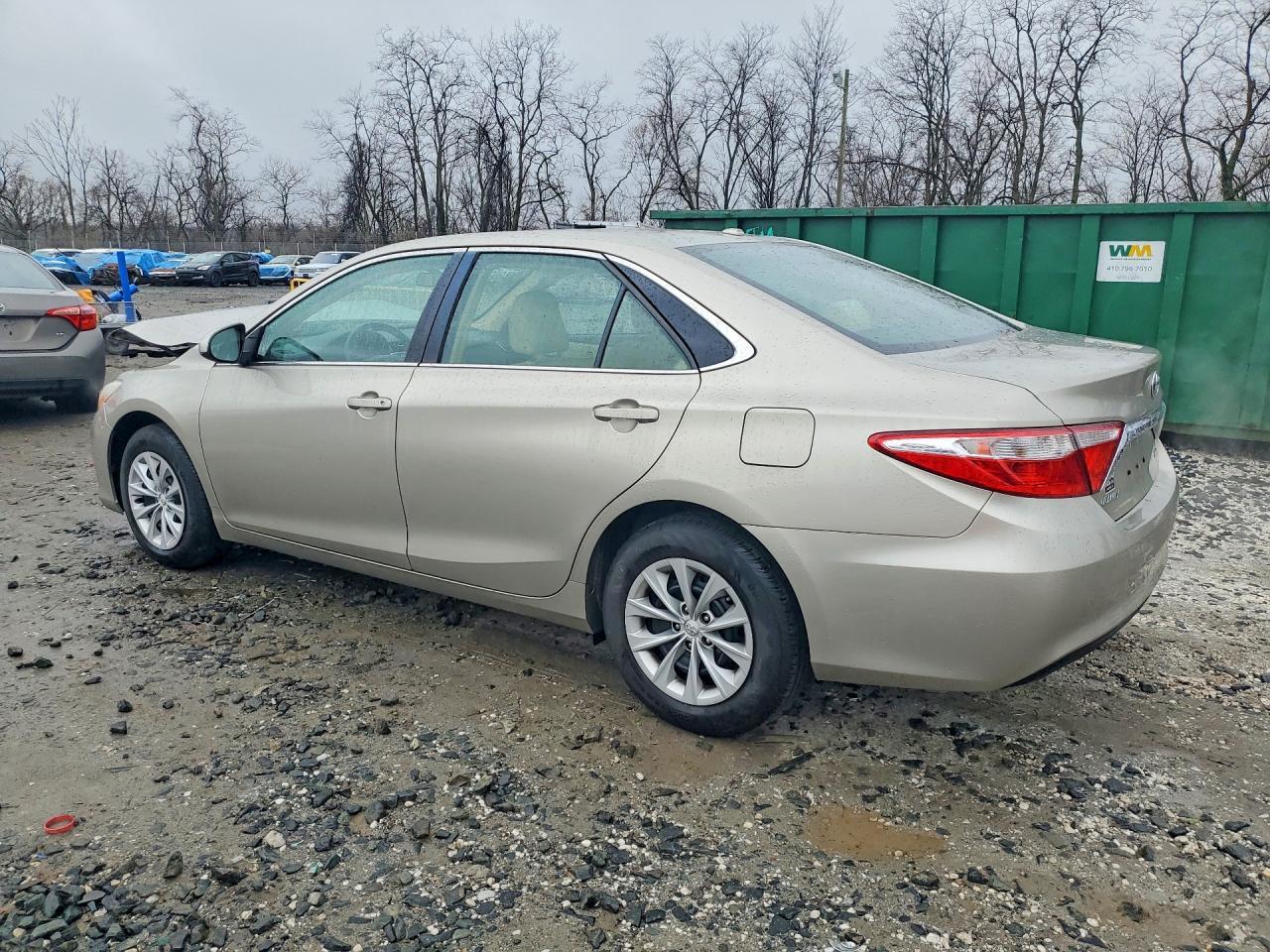 2016 Toyota Camry Le - Фото 2
