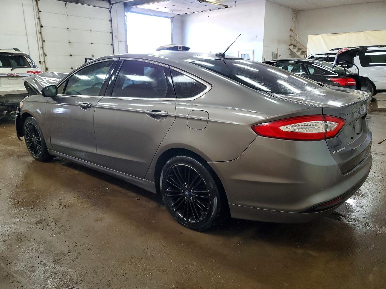 2013 Ford Fusion Se - Фото 2