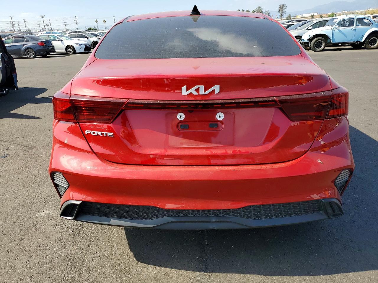 2023 Kia Forte Lxs - Image 6