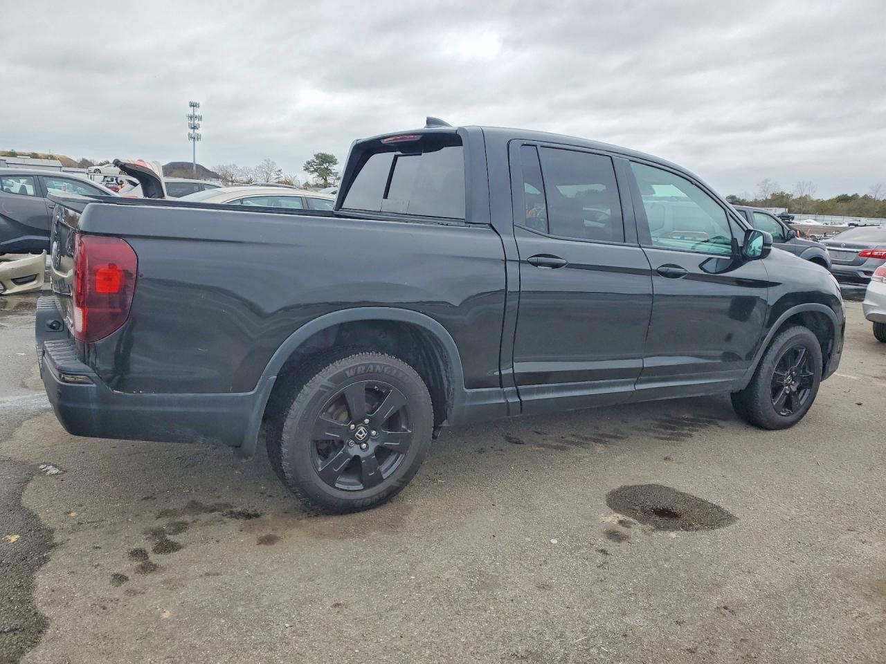 2019 Honda Ridgeline Black Edition - Image 3