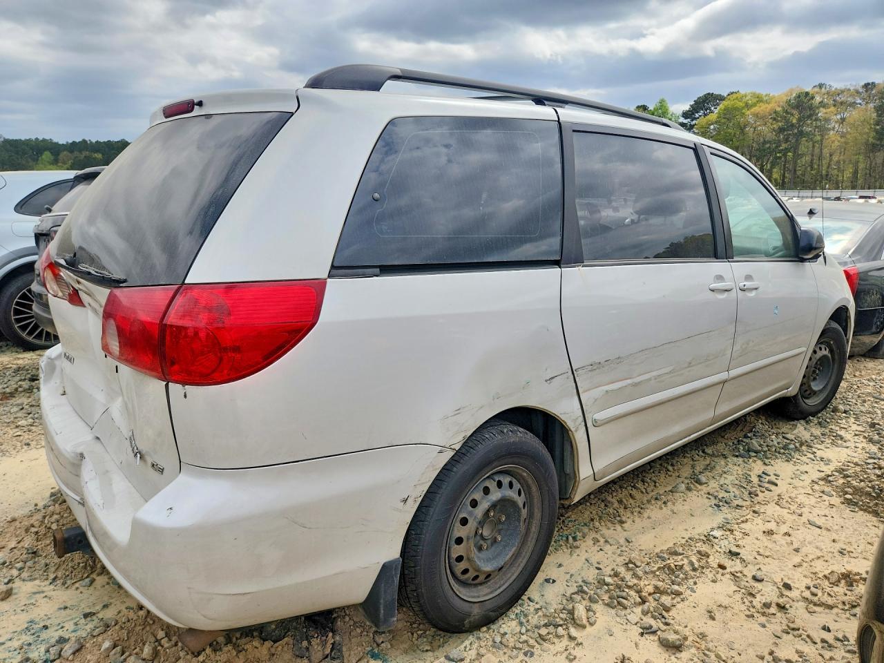 2006 Toyota Sienna Ce 7 Passenger - Image 3