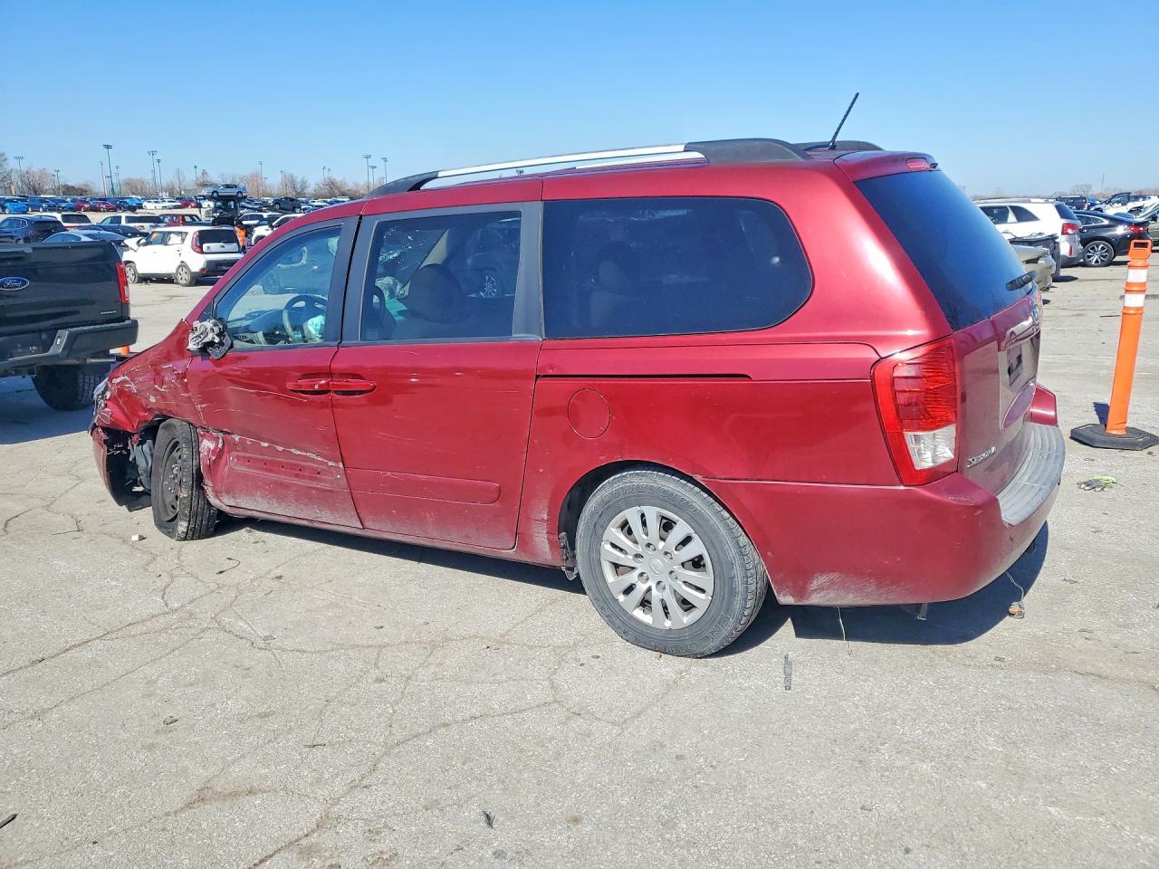 2011 Kia Sedona Lx - Фото 2