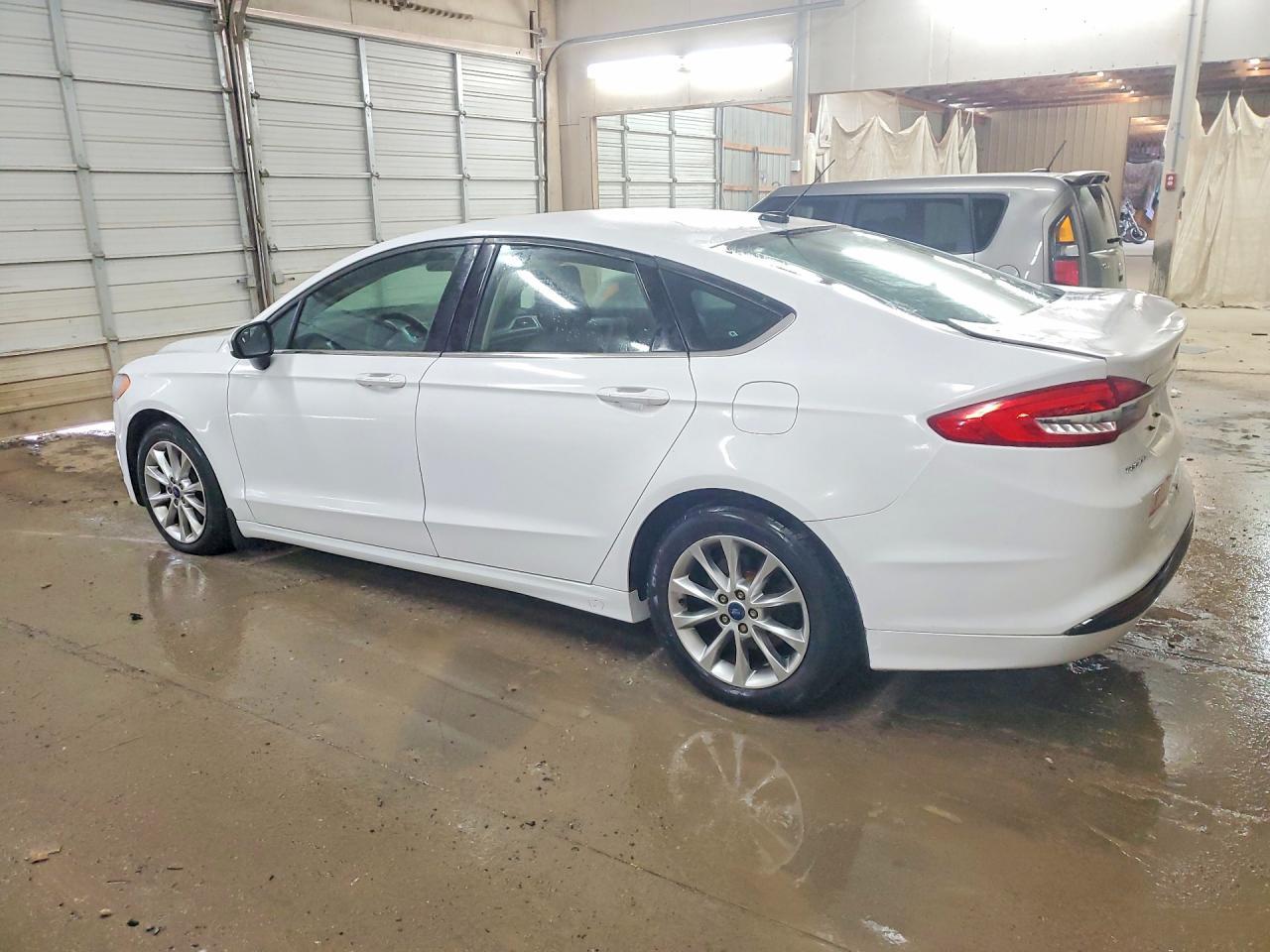 2017 Ford Fusion Se - Фото 2