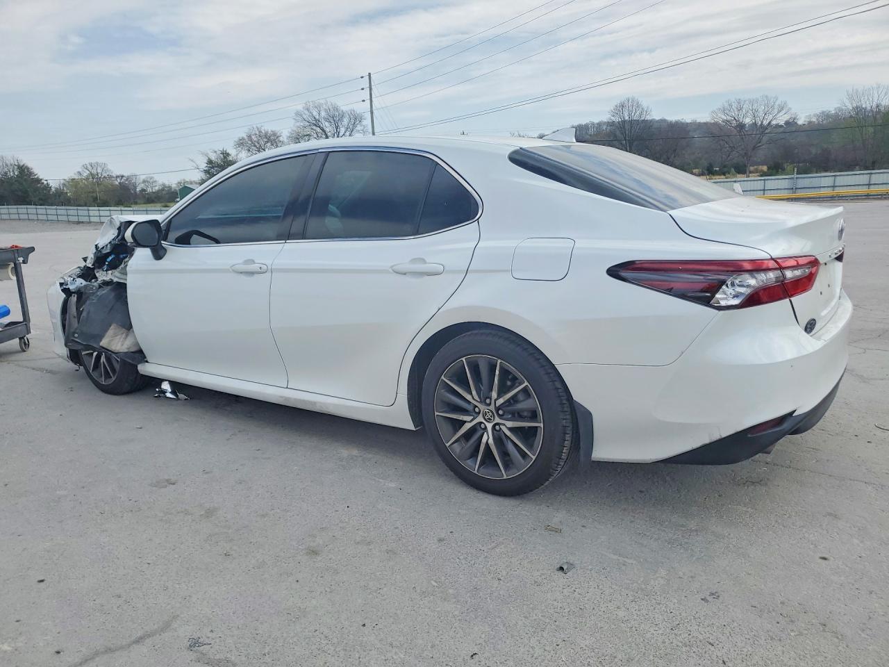 2021 Toyota Camry Hybrid Xle - Фото 2