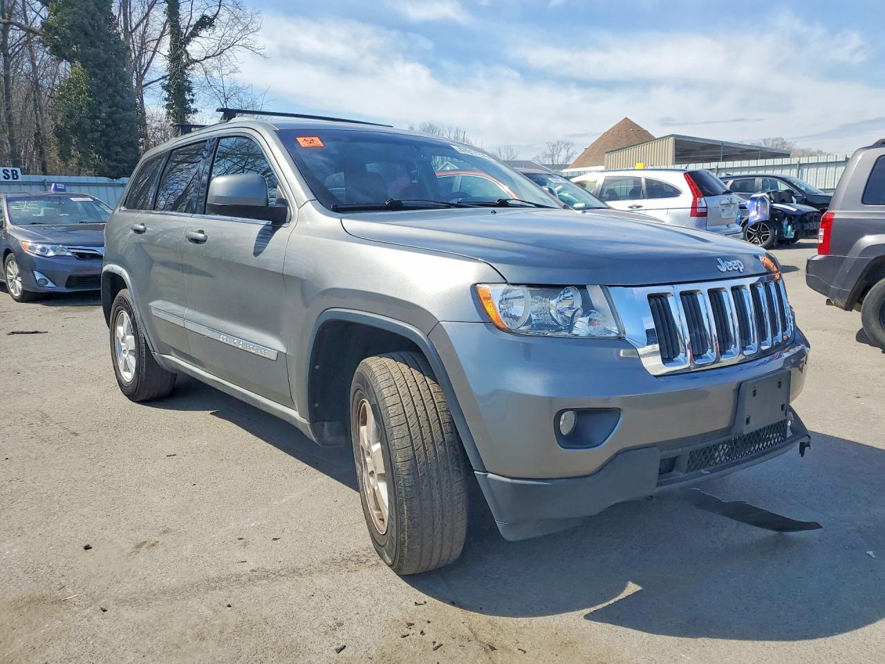 2012 Jeep Grand Cherokee Laredo - Image 4