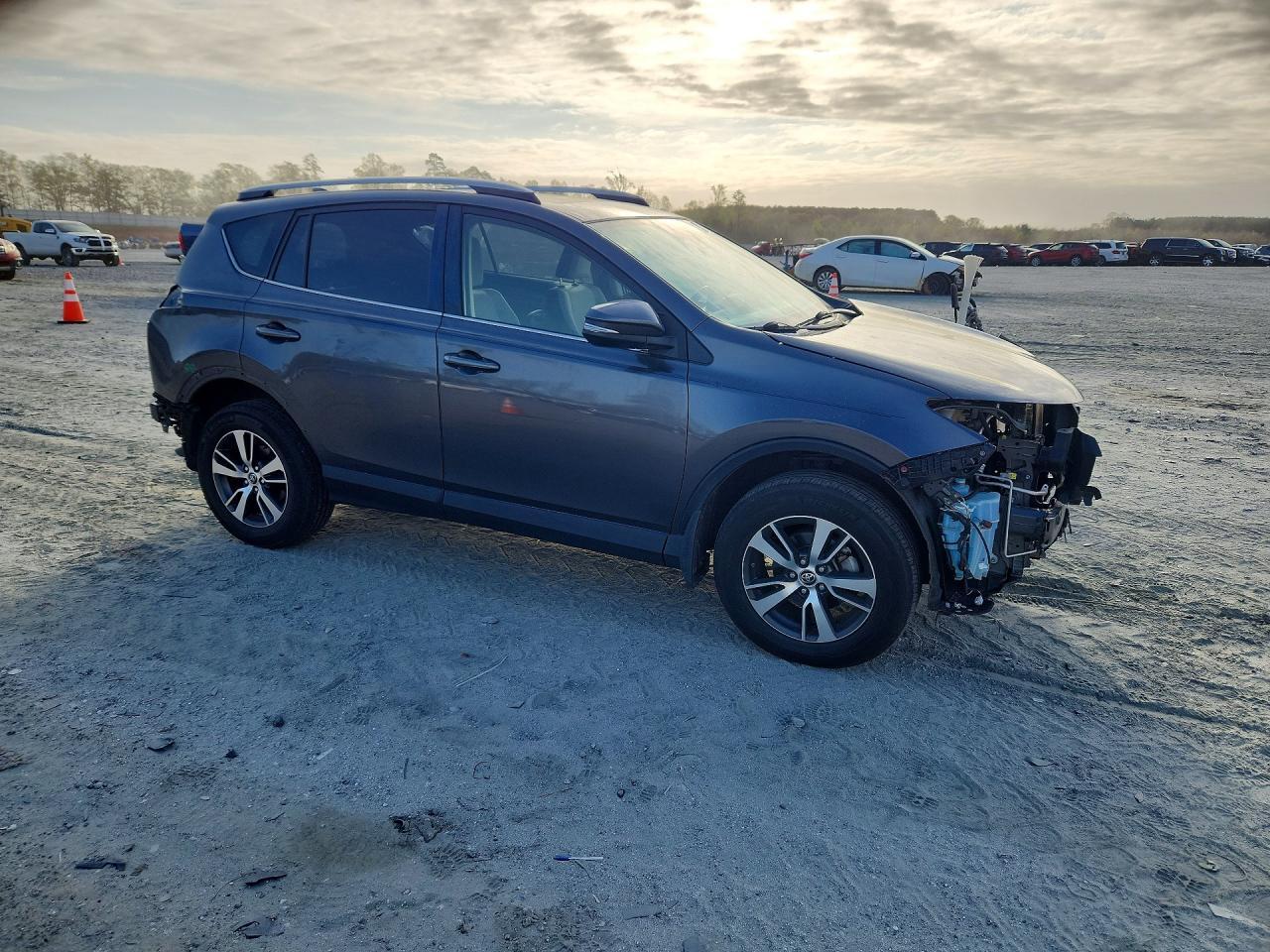 2018 Toyota Rav4 Xle - Image 4