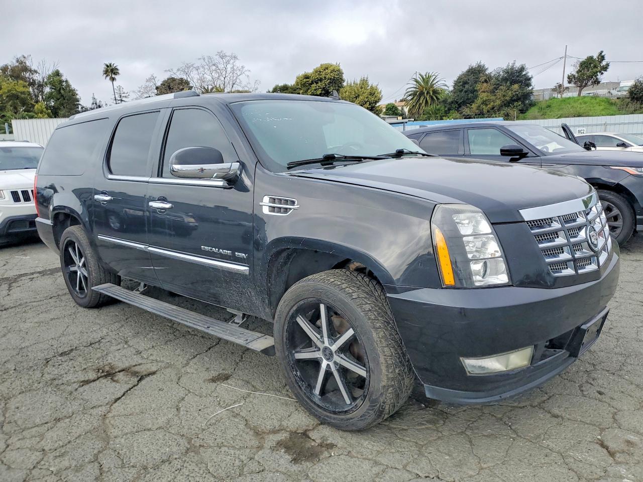 2011 Cadillac Escalade Esv Premium - Image 4