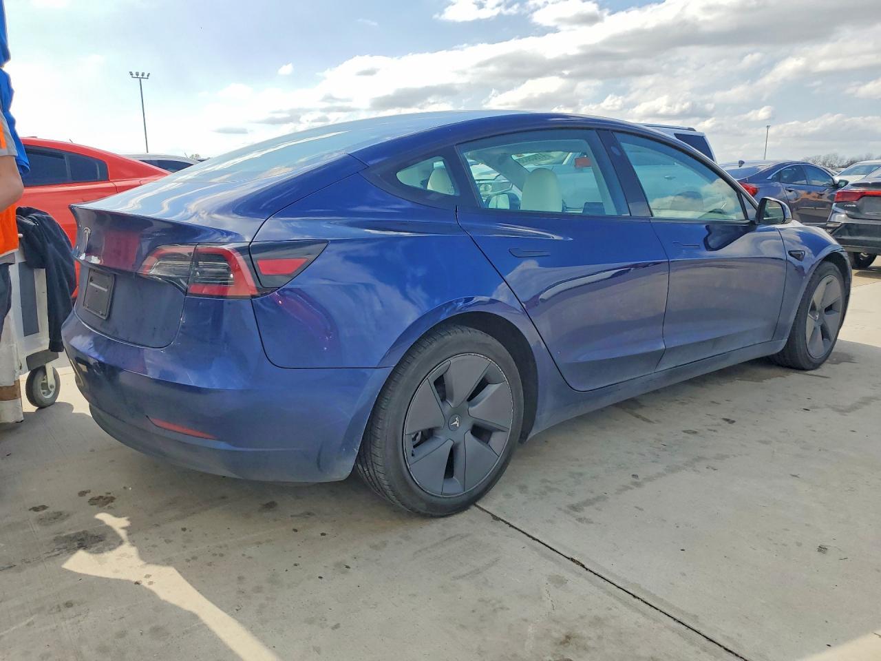 2023 Tesla Model 3 - Фото 3