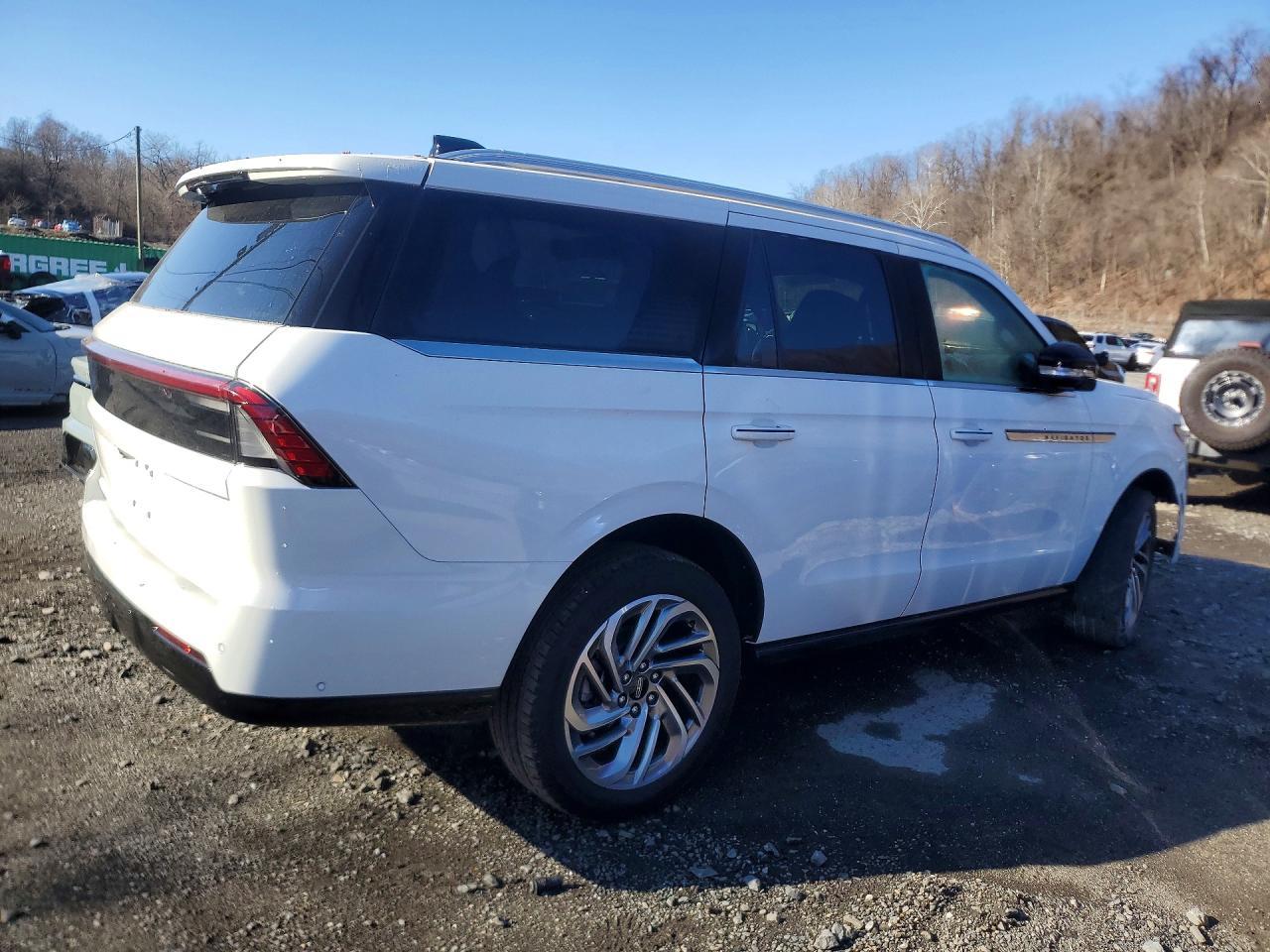 2025 Lincoln Navigator Reserve - Фото 3