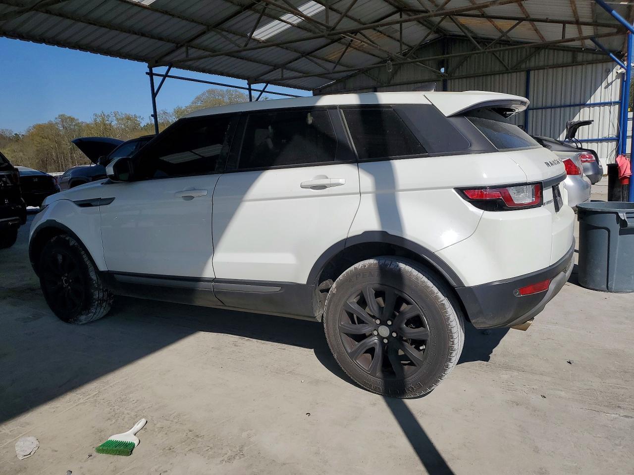 2017 Land Rover Range Rover Evoque Se - Image 2
