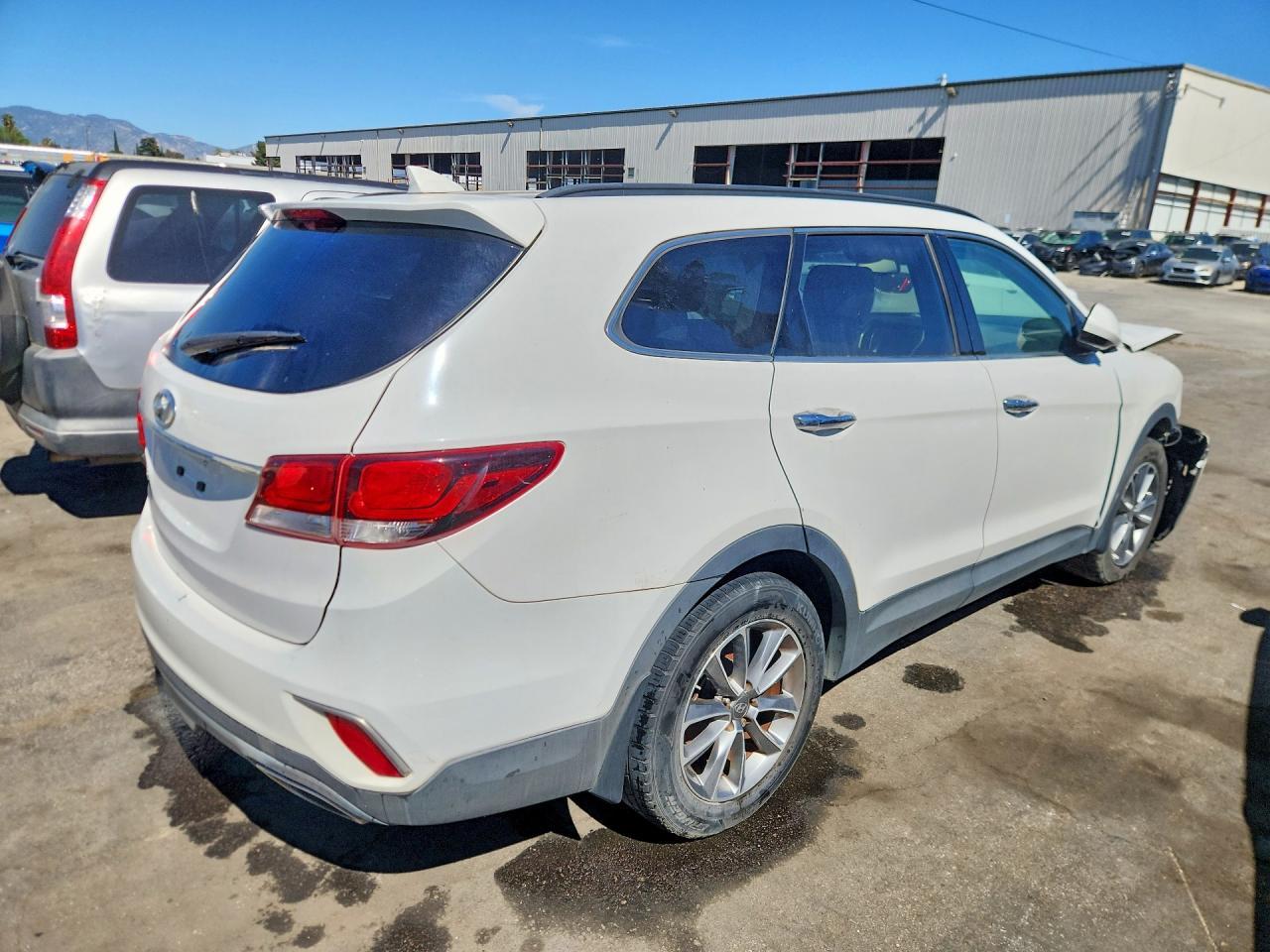 2017 Hyundai Santa Fe Se - Фото 3