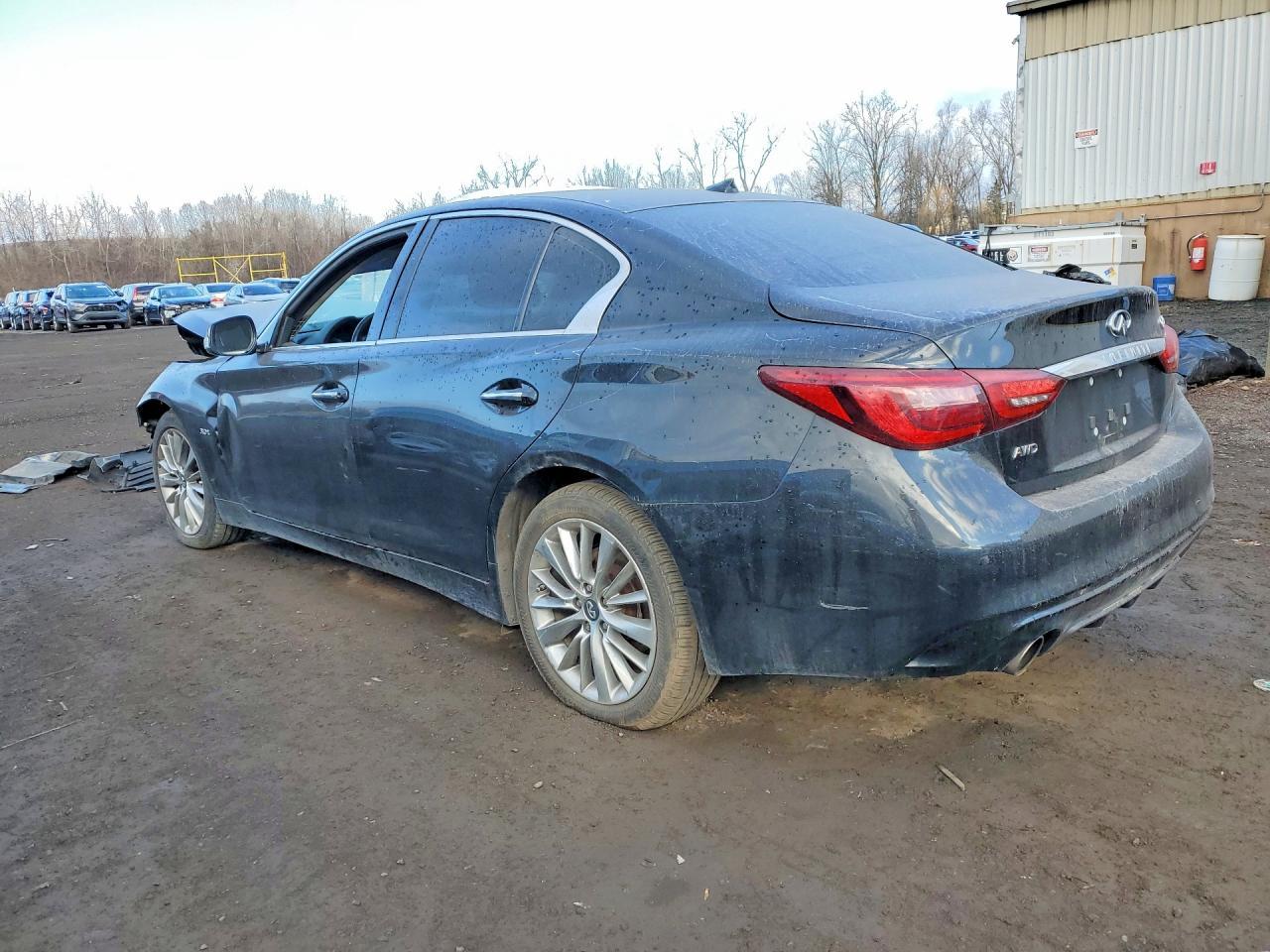 2018 Infiniti Q50 3.0T Luxe - Фото 2