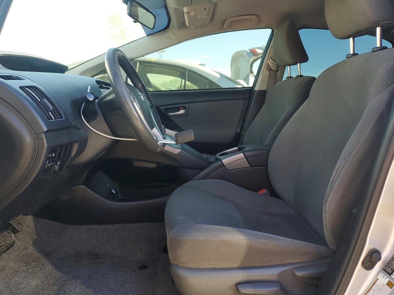 2015 Toyota Prius Two - Image 7
