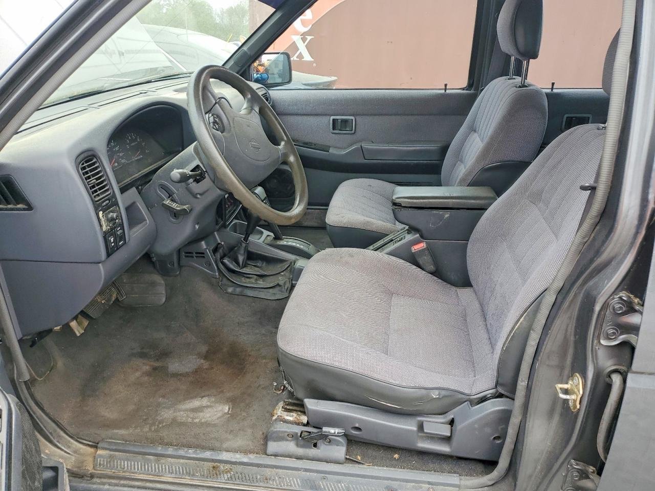 1995 Nissan Pathfinder Xe - Image 7