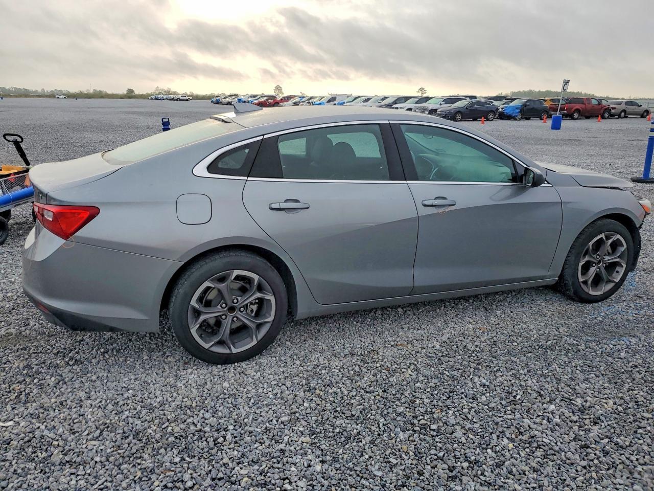 2023 Chevrolet Malibu Lt - Image 3