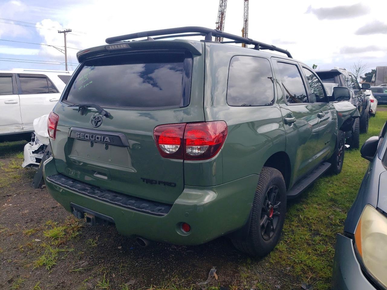 2020 Toyota Sequoia Sr5 - Фото 3