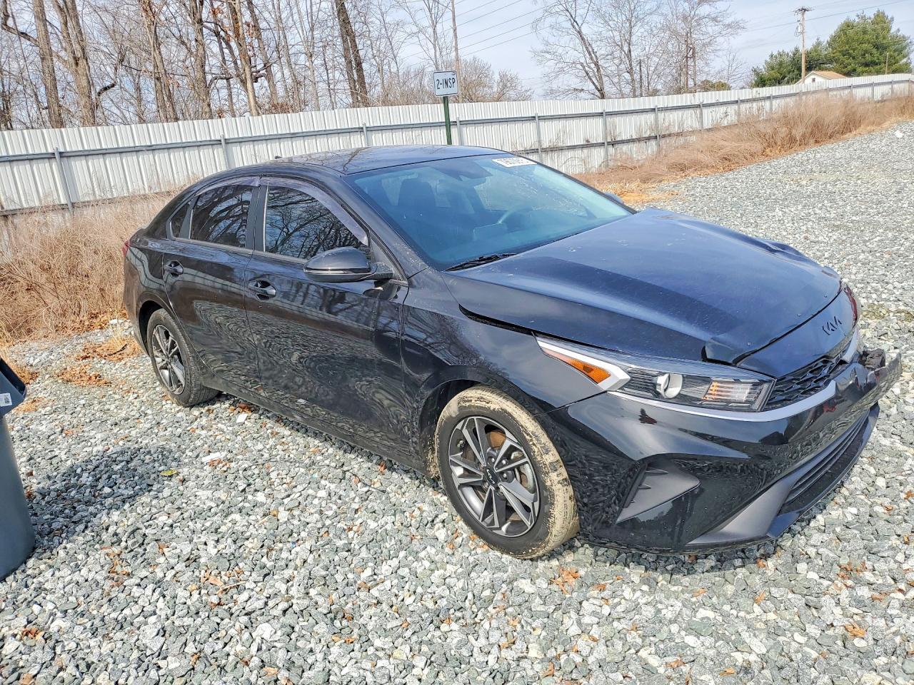 2023 Kia Forte Lxs - Фото 4