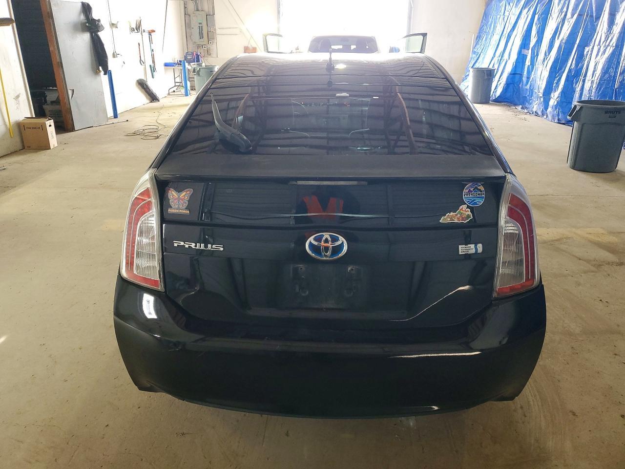2013 Toyota Prius Two - Фото 6