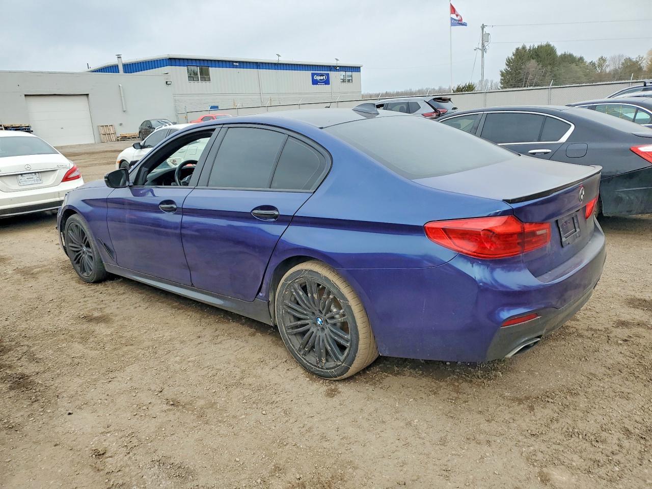 2017 BMW 530 Xi - Фото 2