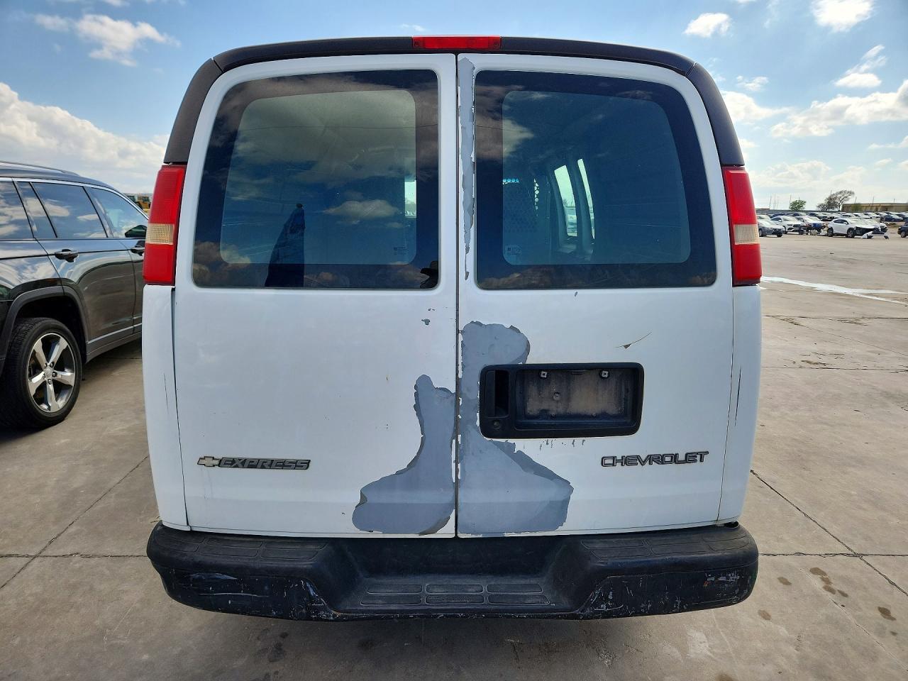 2004 Chevrolet Express 1500 Delivery Van - Image 6