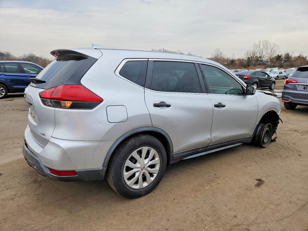 2017 Nissan Rogue S - Фото 3
