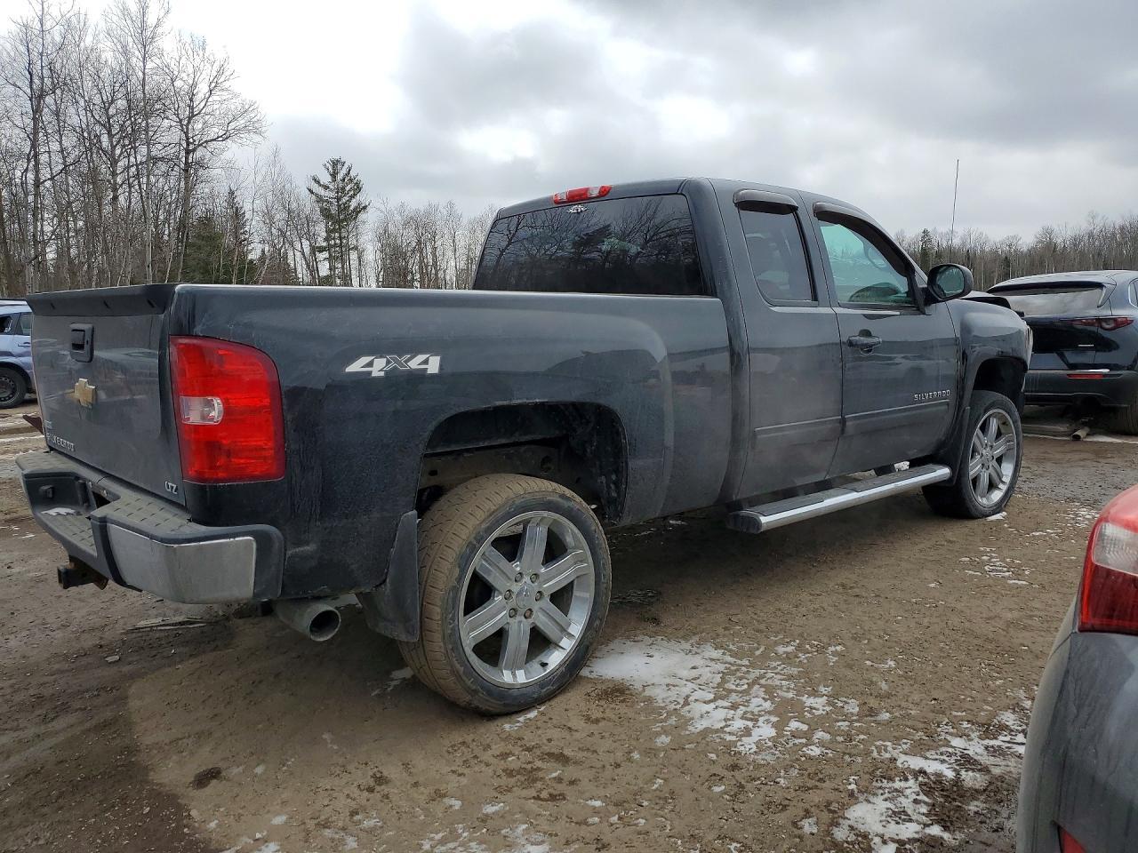 2010 Chevrolet Silverado K1500 Ltz - Image 3