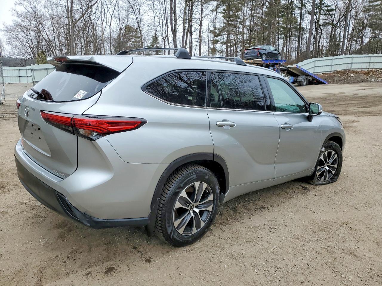 2022 Toyota Highlander Xle - Фото 3