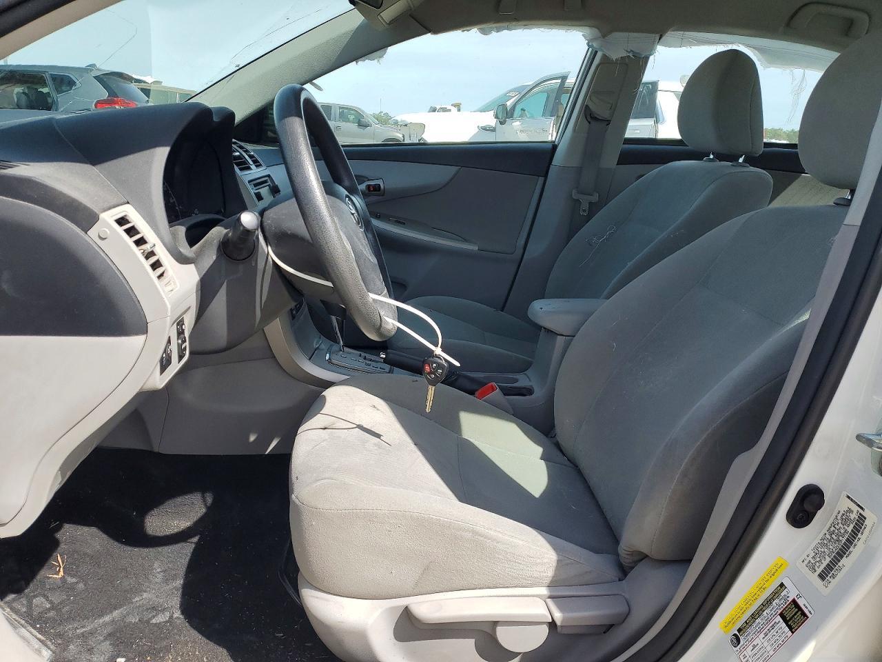 2013 Toyota Corolla Le - Image 7